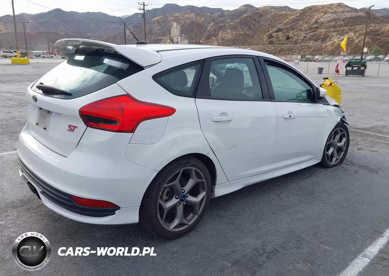 2017 Ford Focus St VIN:1FADP3L9XHL308558 - 4