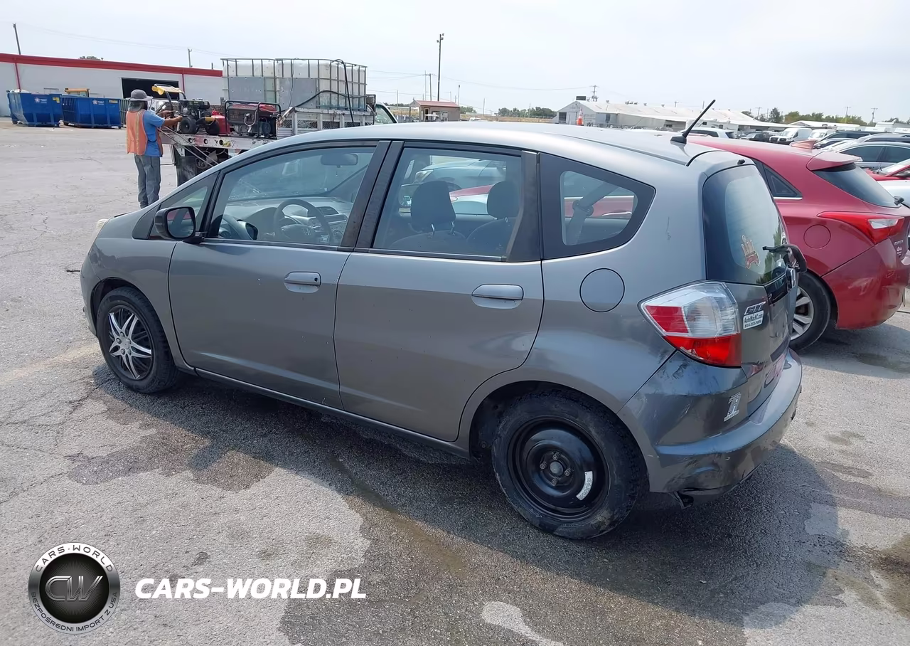 2013 Honda Fit VIN:JHMGE8H35DC080928 - 3