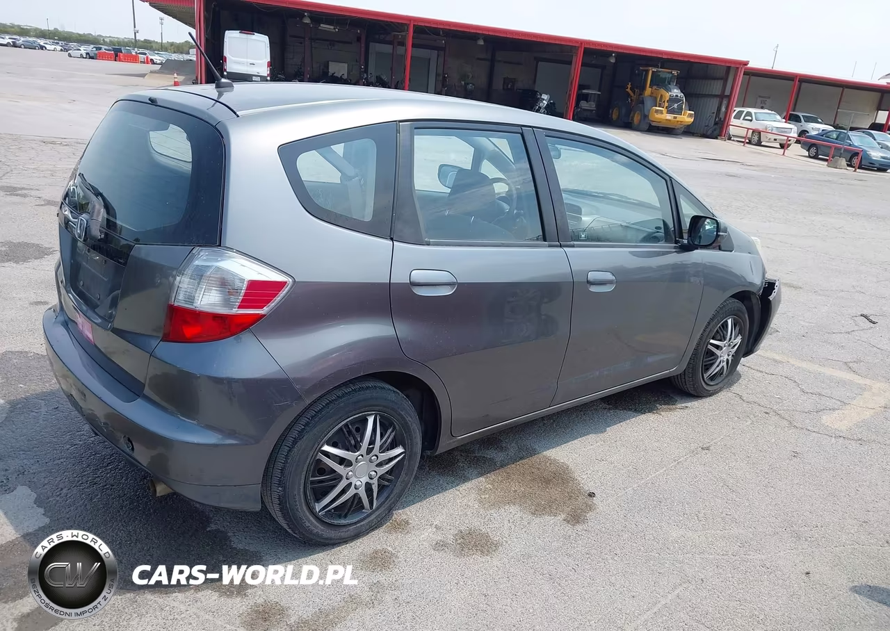 2013 Honda Fit VIN:JHMGE8H35DC080928 - 4