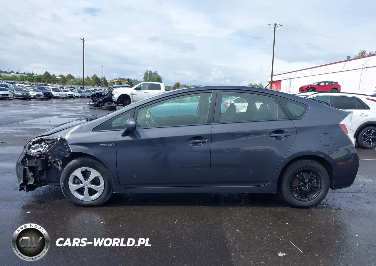 2015 Toyota Prius Two VIN:JTDKN3DU4F1922086 - 14