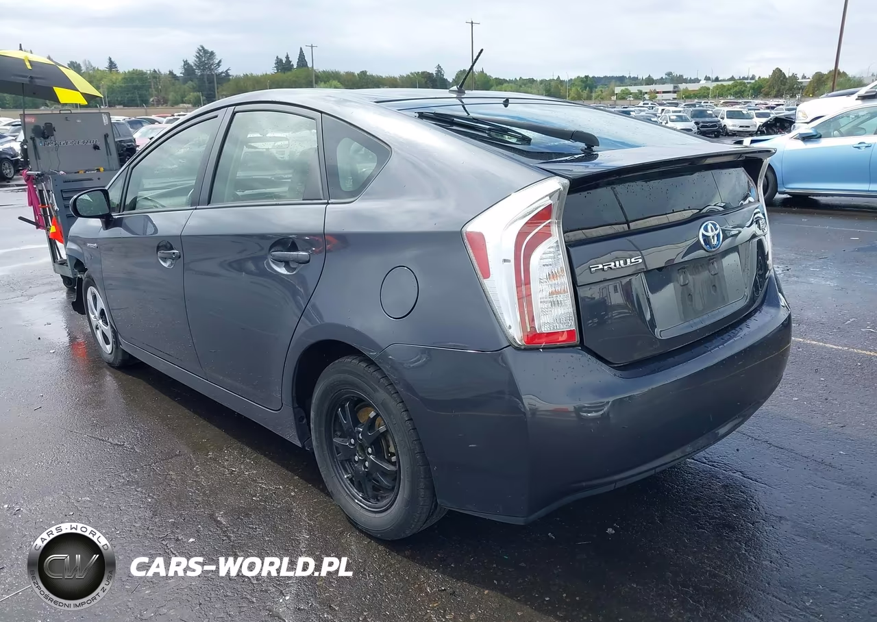 2015 Toyota Prius Two VIN:JTDKN3DU4F1922086 - 3
