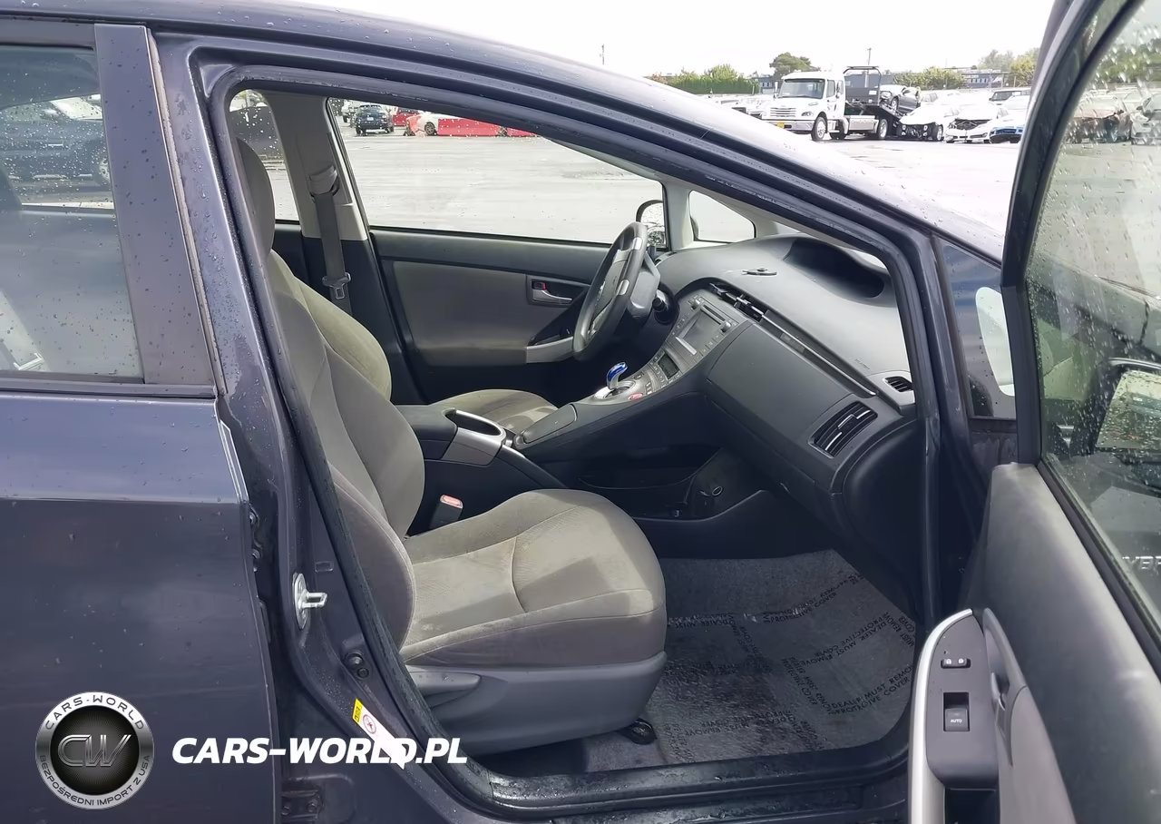 2015 Toyota Prius Two VIN:JTDKN3DU4F1922086 - 5