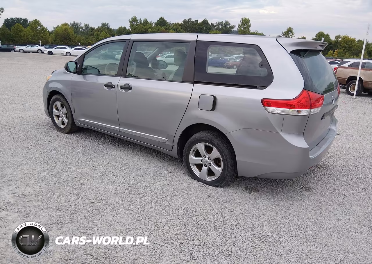 2011 Toyota Sienna VIN:5TDKA3DC9BS006715 - 3
