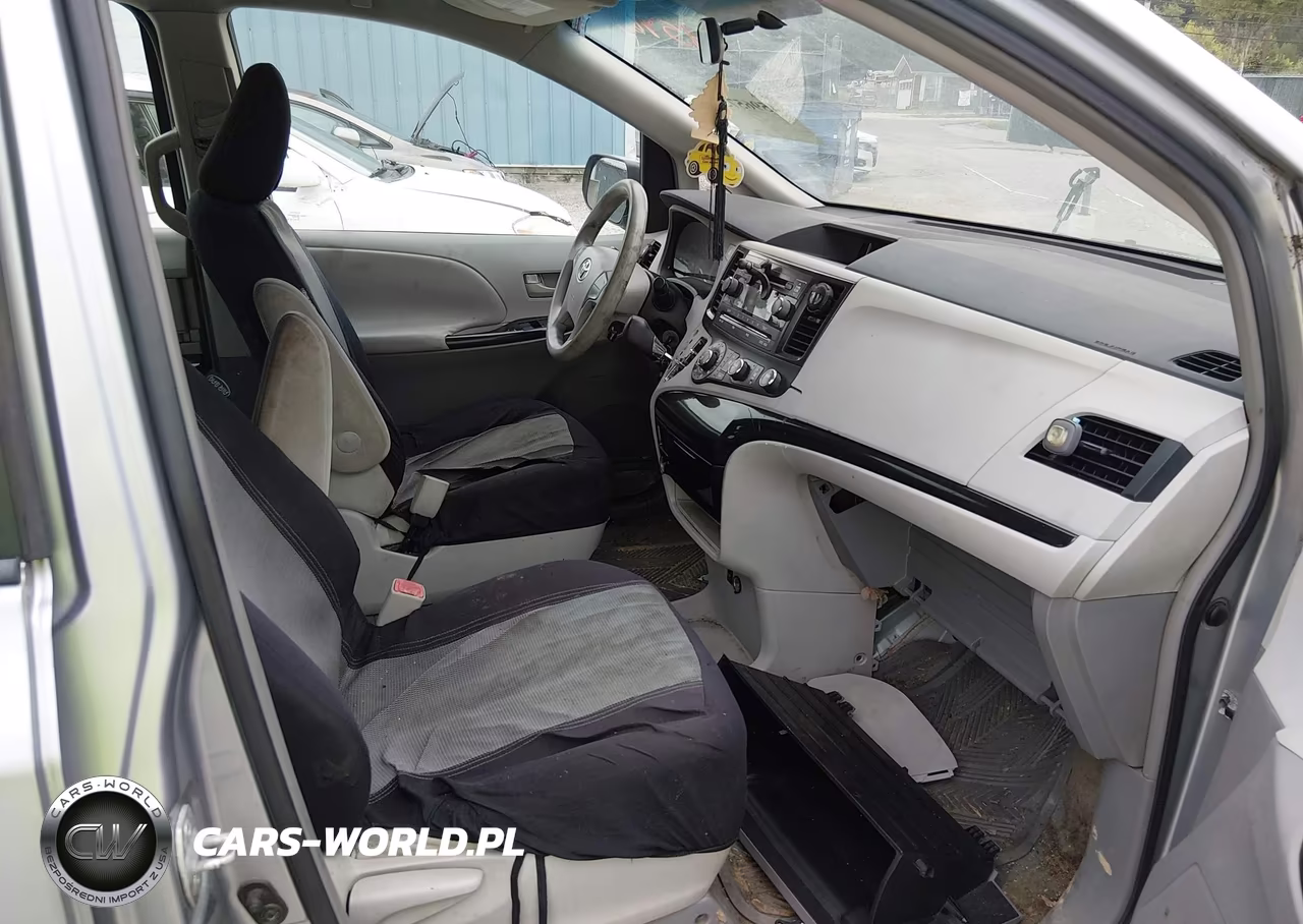 2011 Toyota Sienna VIN:5TDKA3DC9BS006715 - 5