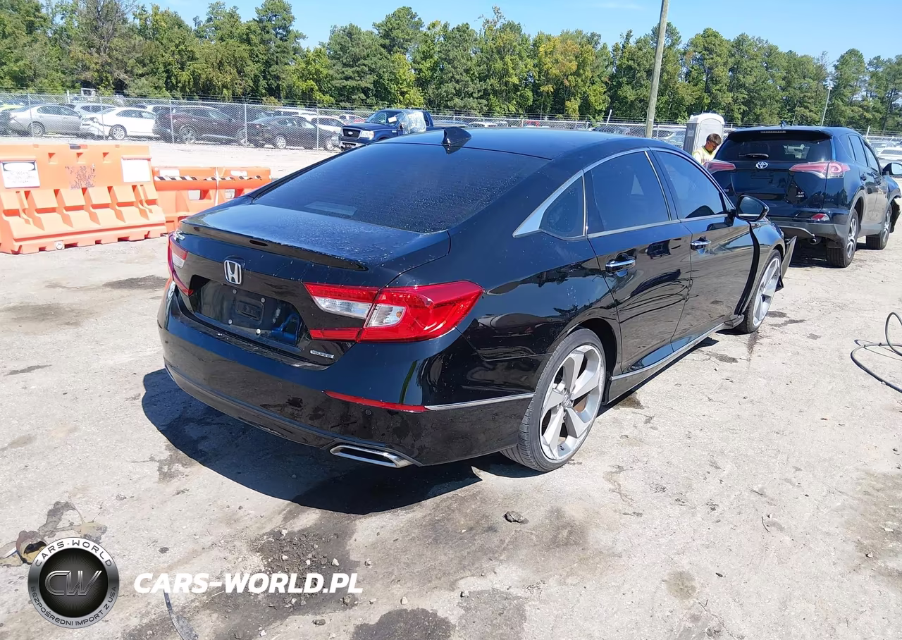 2018 Honda Accord Touring VIN:1HGCV1F94JA192871 - 4