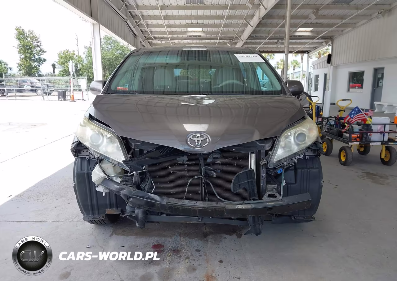 2013 Toyota Sienna Le V6 8 Passenger VIN:5TDKK3DC1DS383099 - 13