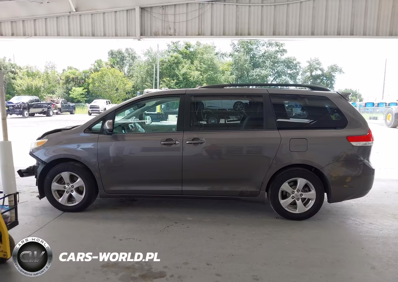 2013 Toyota Sienna Le V6 8 Passenger VIN:5TDKK3DC1DS383099 - 15
