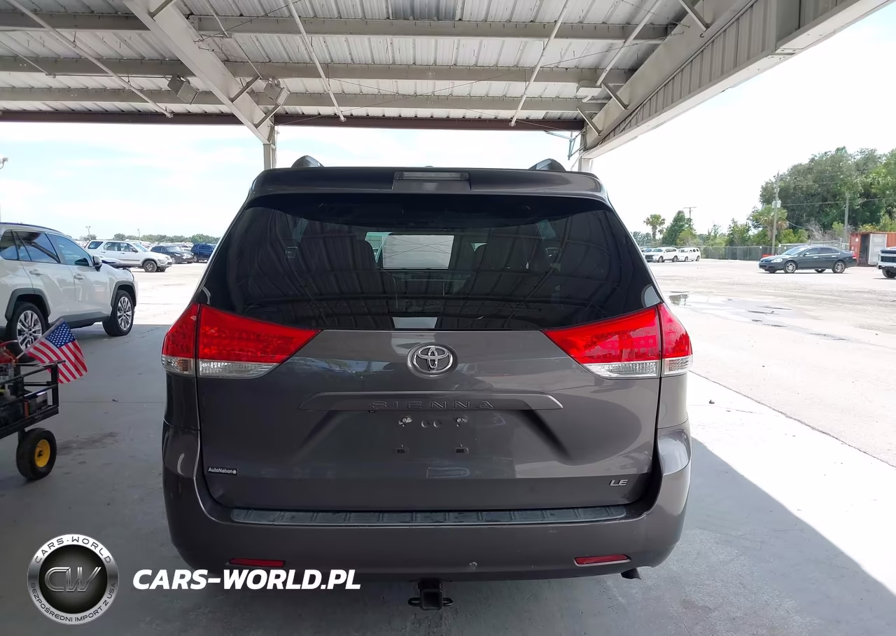 2013 Toyota Sienna Le V6 8 Passenger VIN:5TDKK3DC1DS383099 - 17