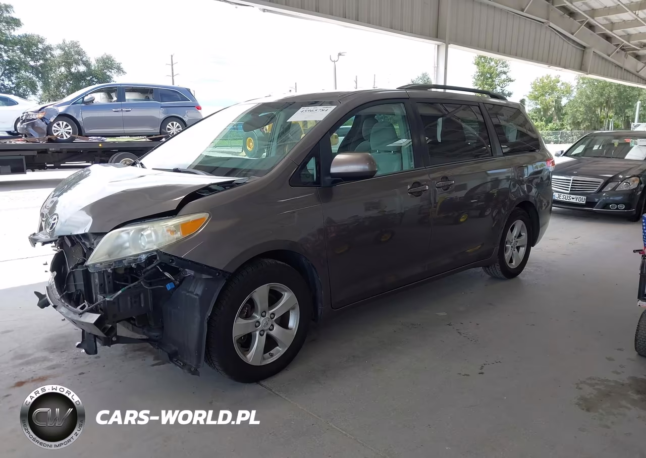 2013 Toyota Sienna Le V6 8 Passenger VIN:5TDKK3DC1DS383099 - 2