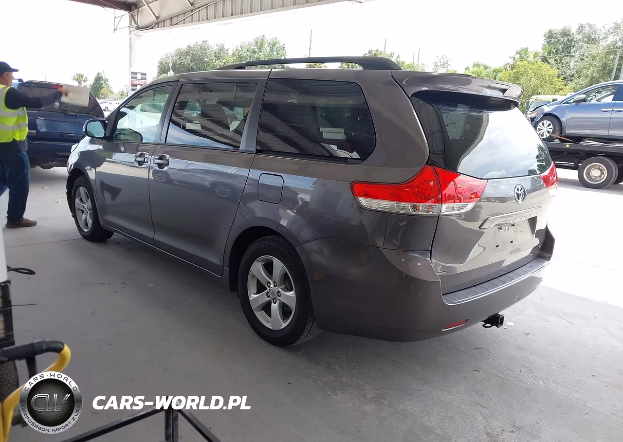 2013 Toyota Sienna Le V6 8 Passenger VIN:5TDKK3DC1DS383099 - 3