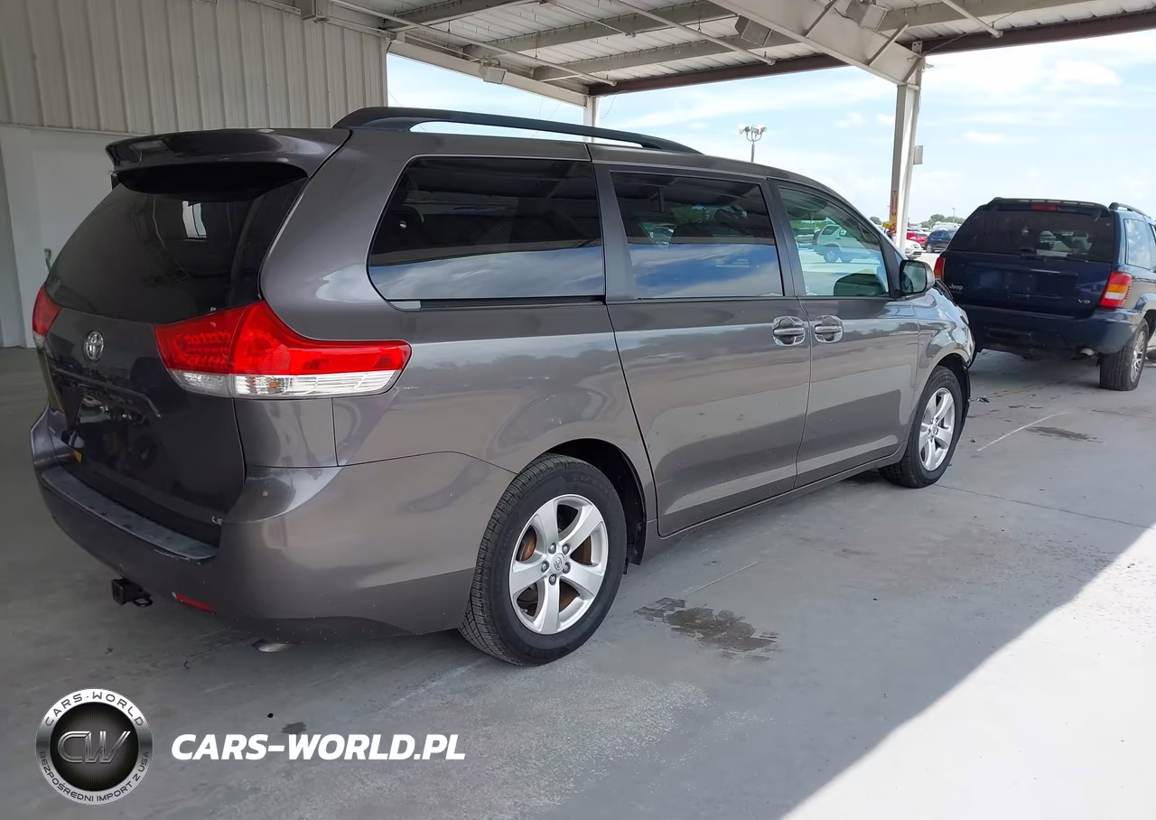 2013 Toyota Sienna Le V6 8 Passenger VIN:5TDKK3DC1DS383099 - 4