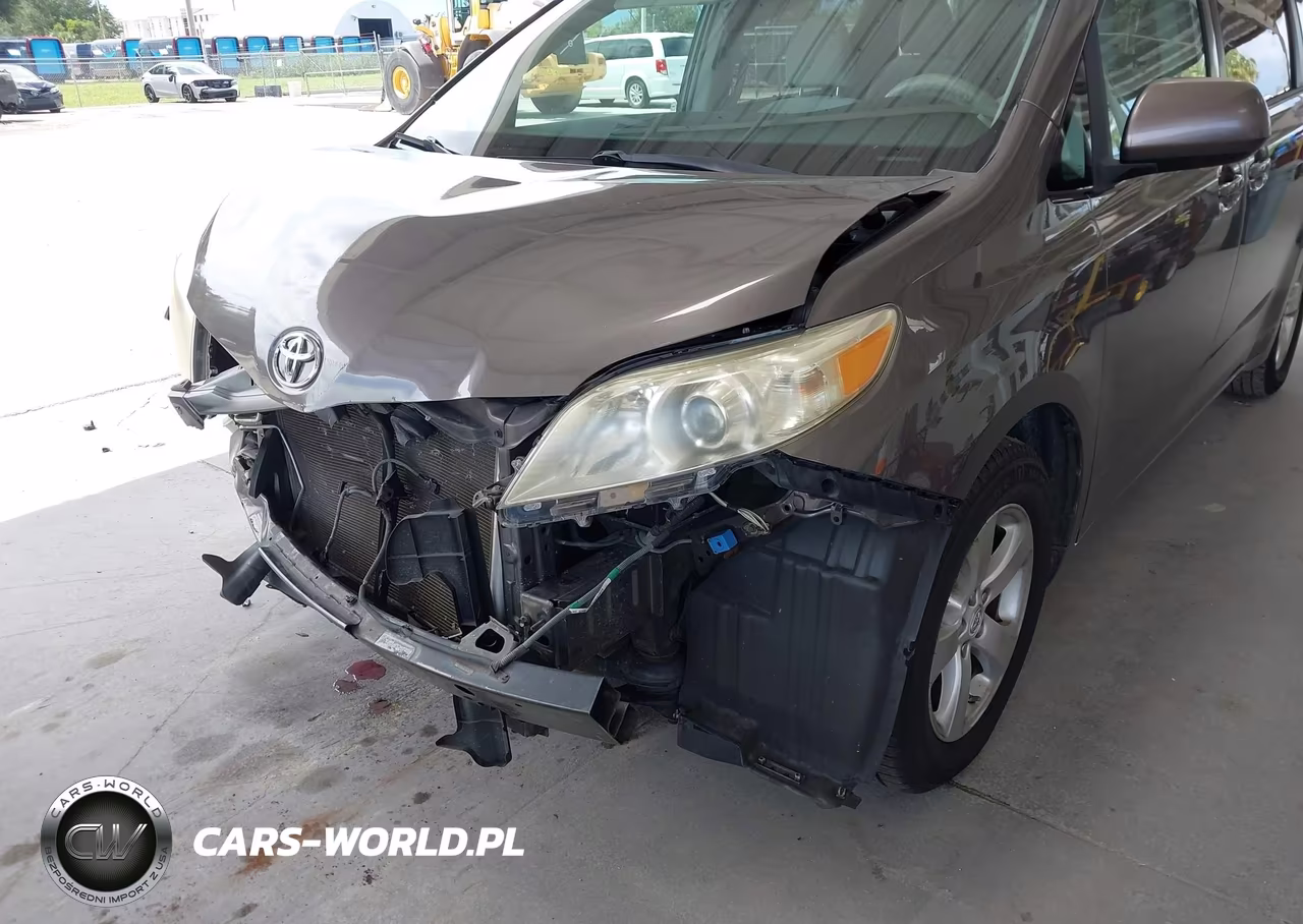 2013 Toyota Sienna Le V6 8 Passenger VIN:5TDKK3DC1DS383099 - 6