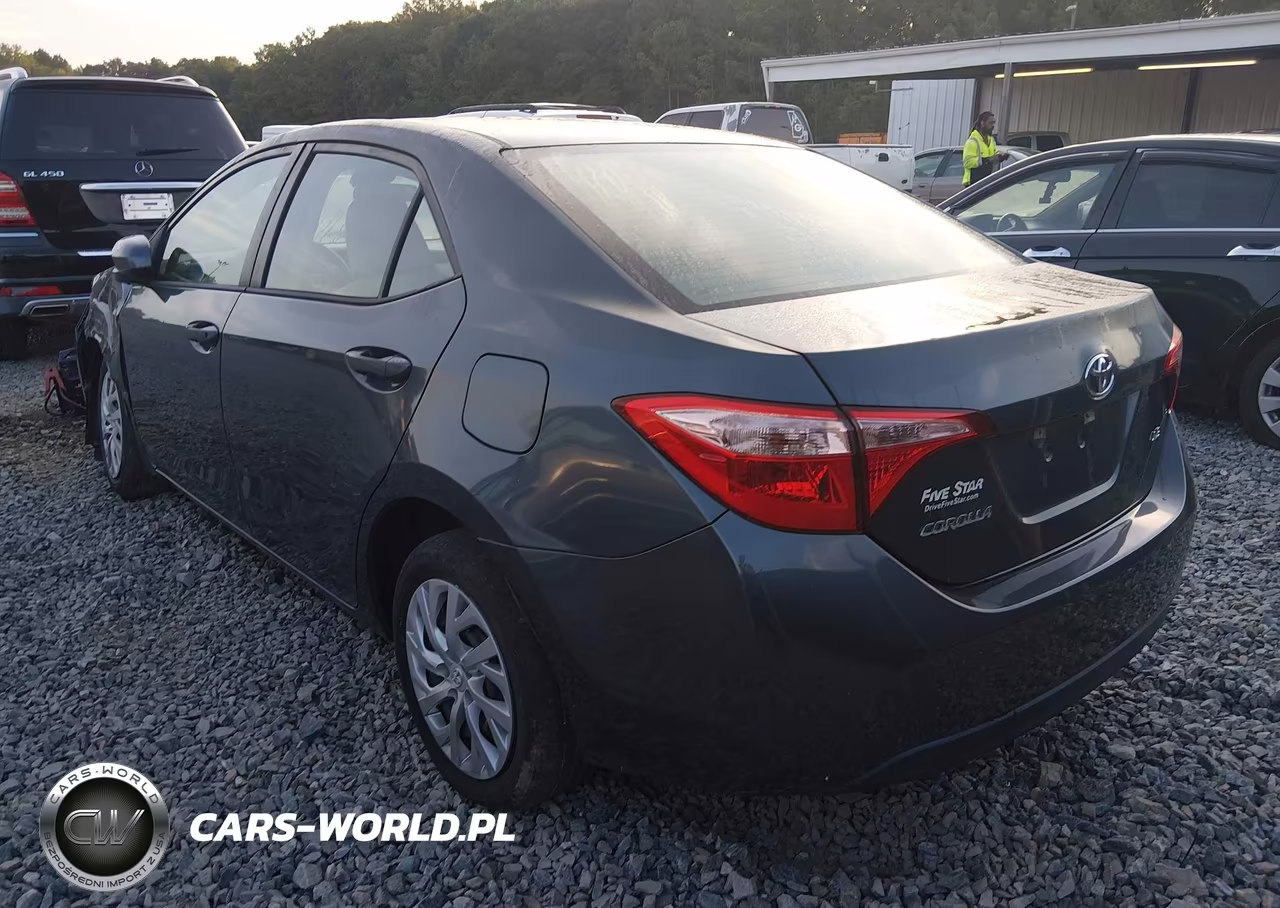 2018 Toyota Corolla Le VIN:5YFBURHE7JP822836 - 3