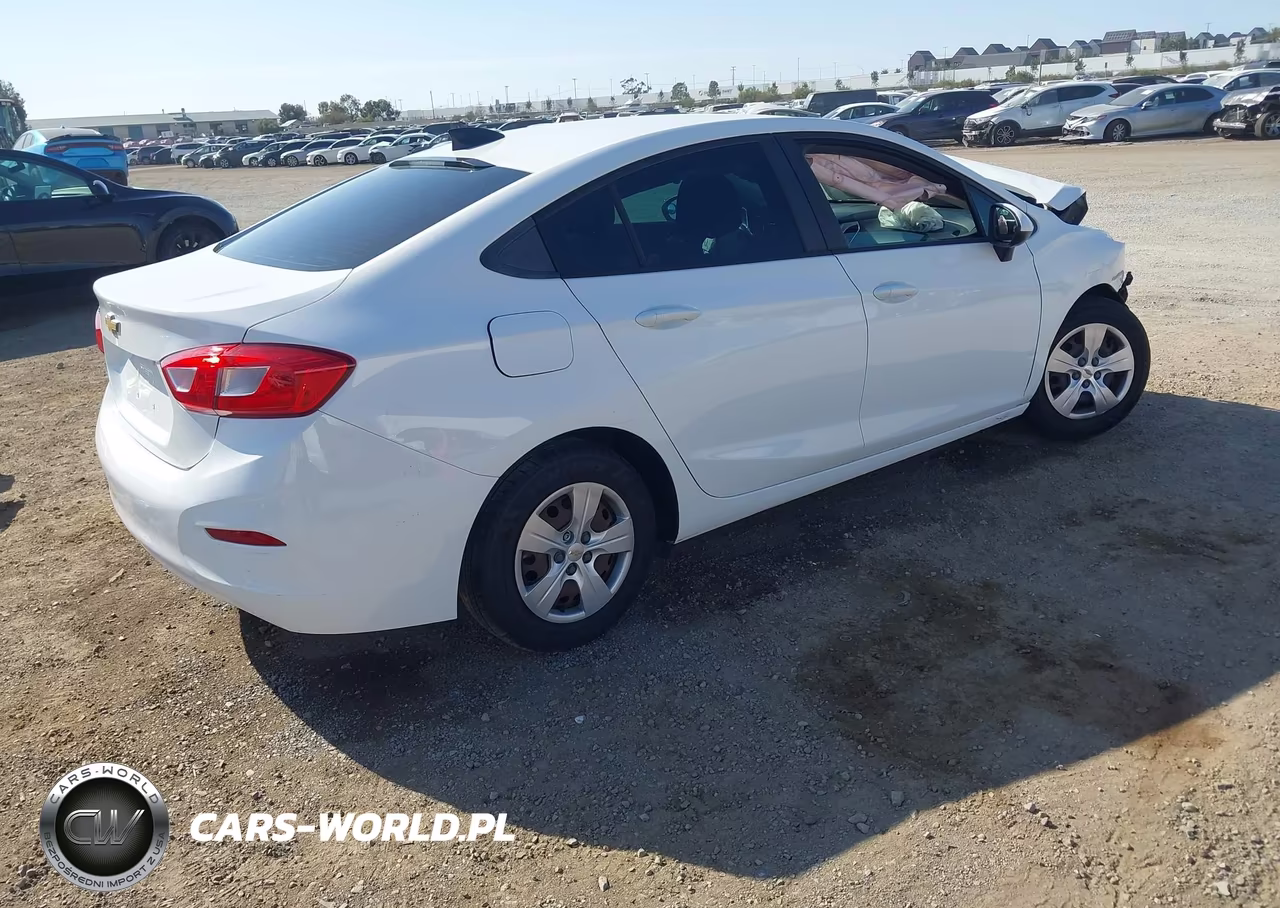 2018 Chevrolet Cruze Ls Auto VIN:1G1BC5SM6J7220984 - 4