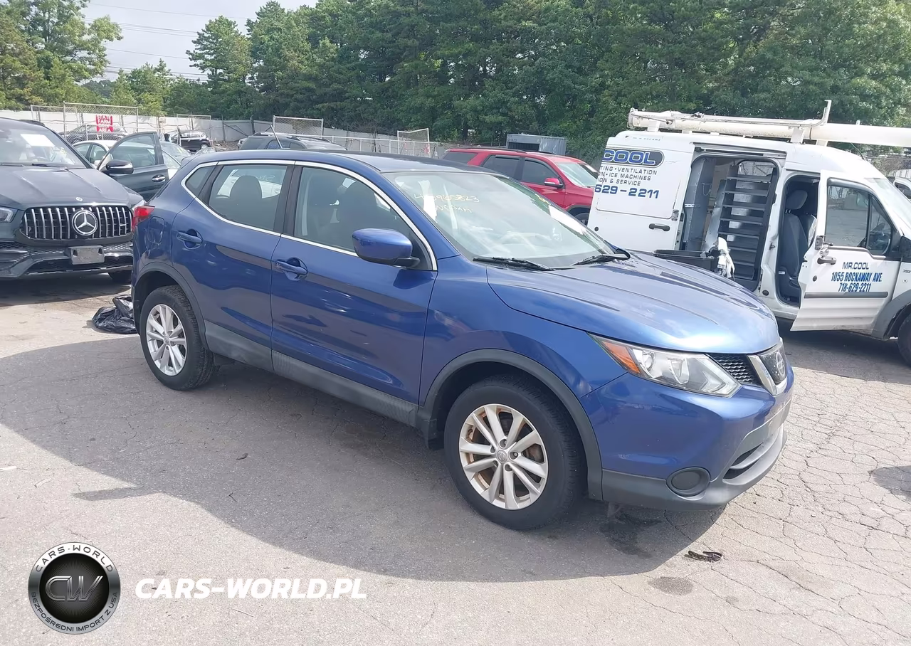 2018 Nissan Rogue Sport S – zdjęcie 1 z 17