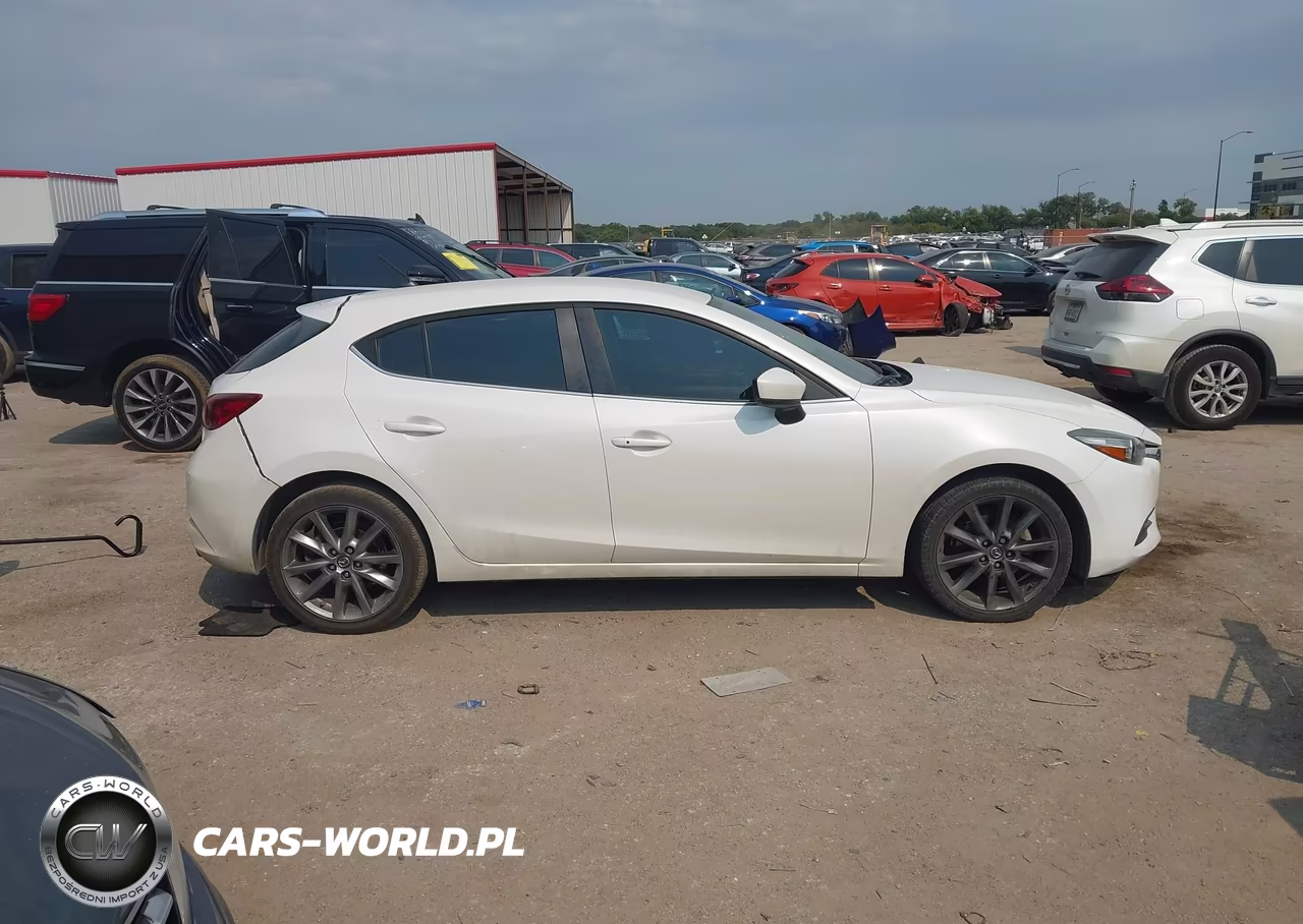 2018 Mazda Mazda3 Touring VIN:3MZBN1L36JM250750 - 13