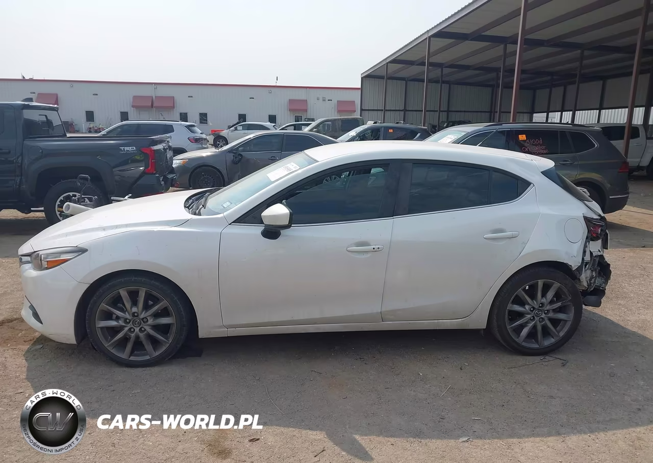 2018 Mazda Mazda3 Touring VIN:3MZBN1L36JM250750 - 14