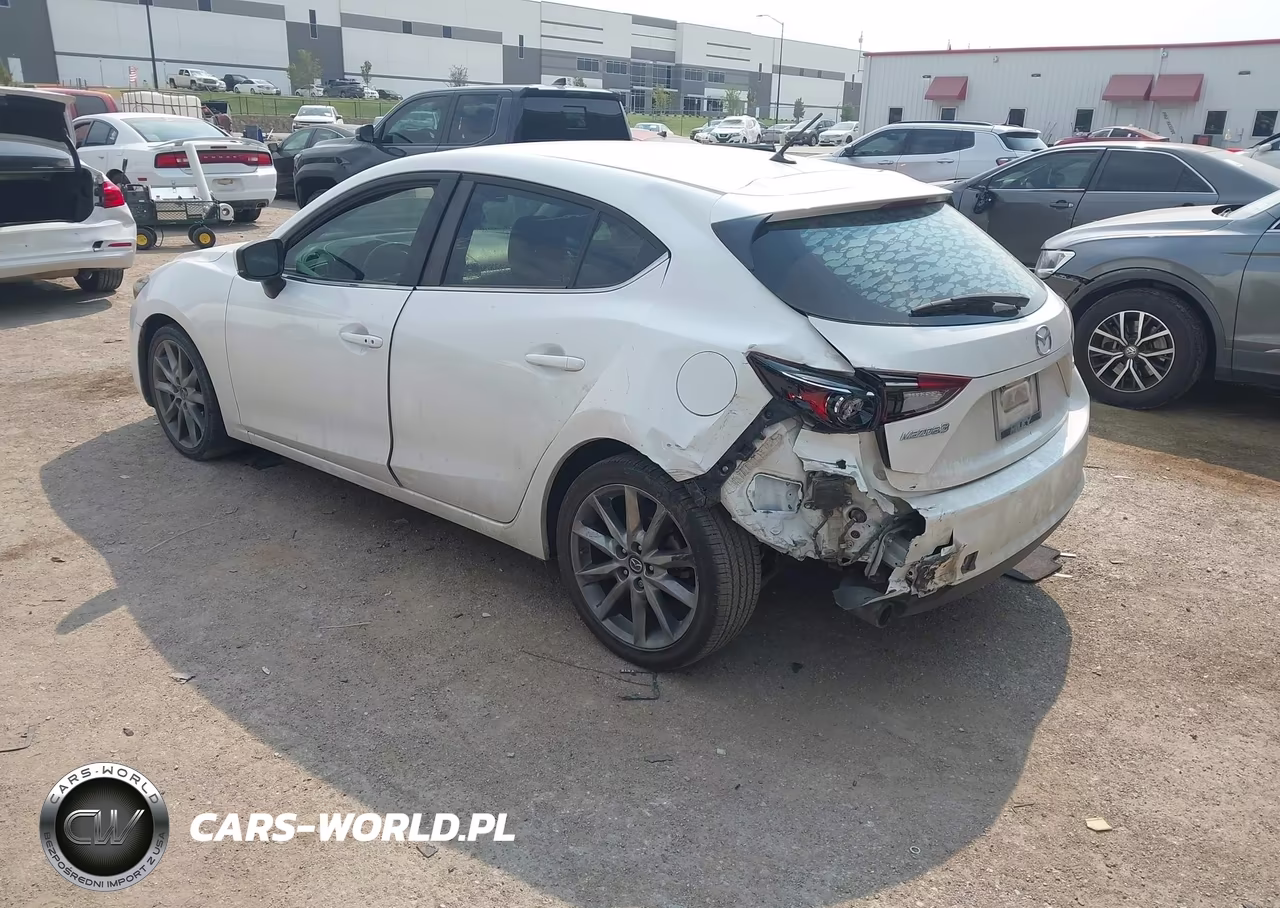 2018 Mazda Mazda3 Touring VIN:3MZBN1L36JM250750 - 3
