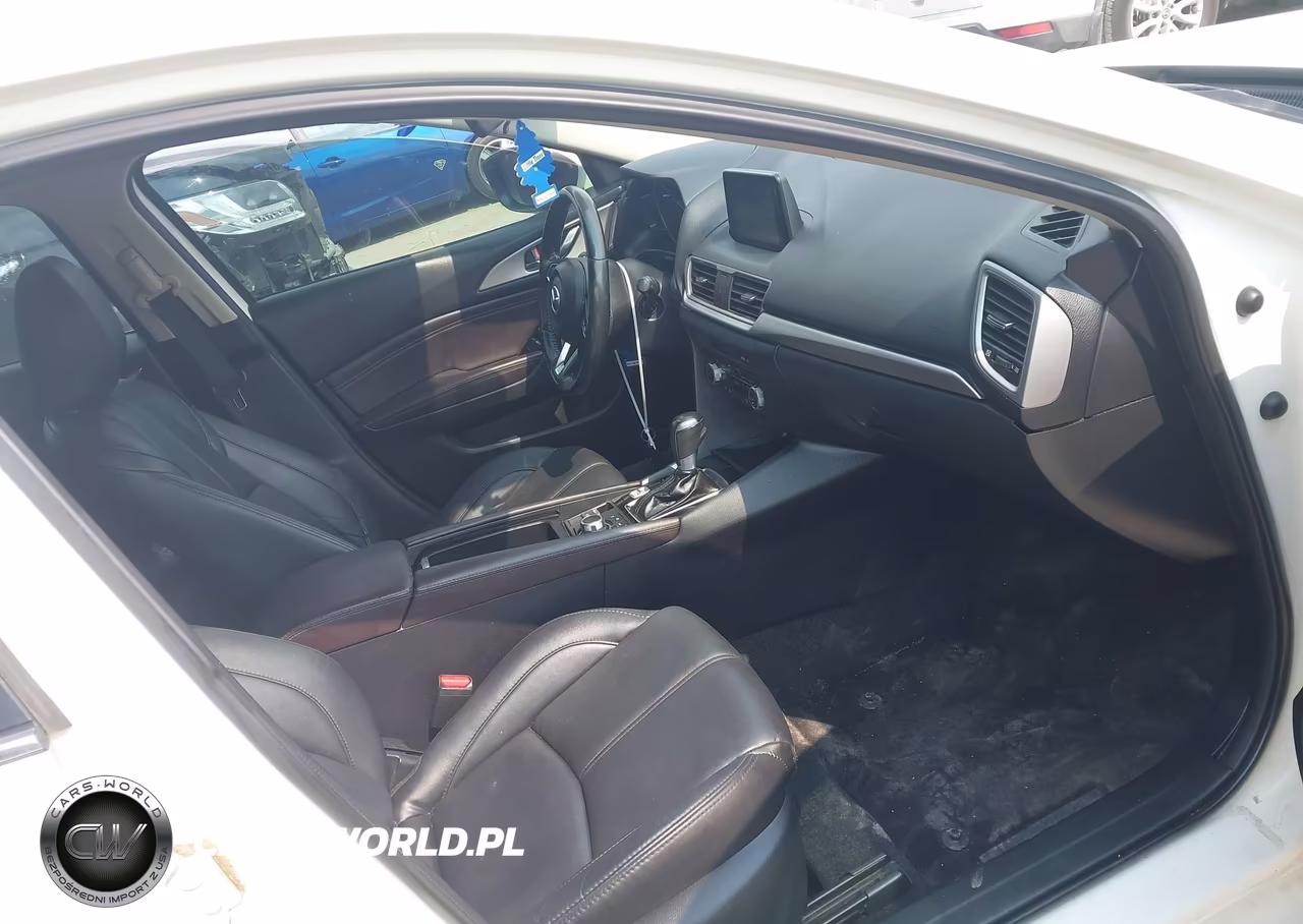 2018 Mazda Mazda3 Touring VIN:3MZBN1L36JM250750 - 5