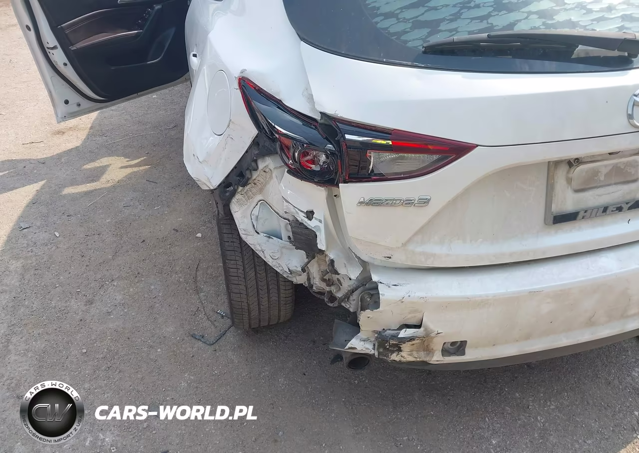 2018 Mazda Mazda3 Touring VIN:3MZBN1L36JM250750 - 6