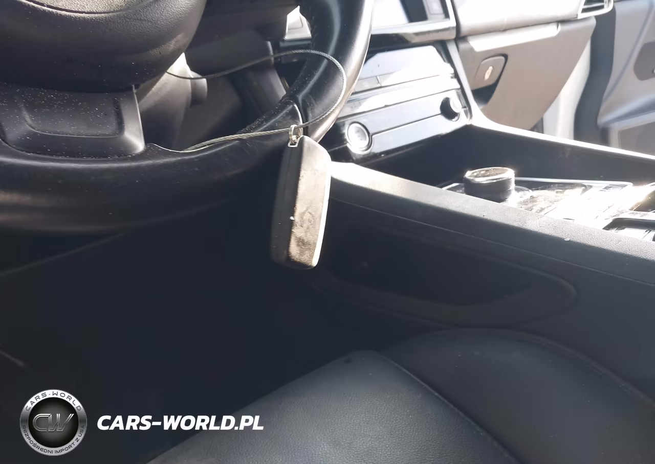 2018 Jaguar F-Pace 25T Premium VIN:SADCJ2FX9JA272315 - 11