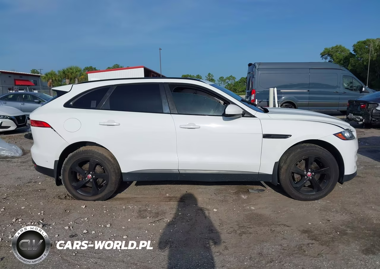 2018 Jaguar F-Pace 25T Premium VIN:SADCJ2FX9JA272315 - 13