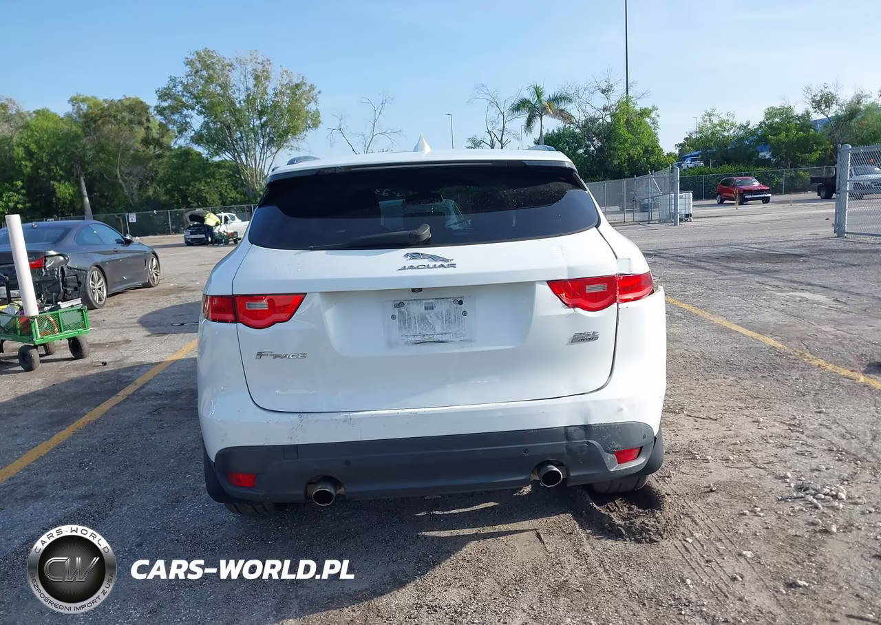 2018 Jaguar F-Pace 25T Premium VIN:SADCJ2FX9JA272315 - 16