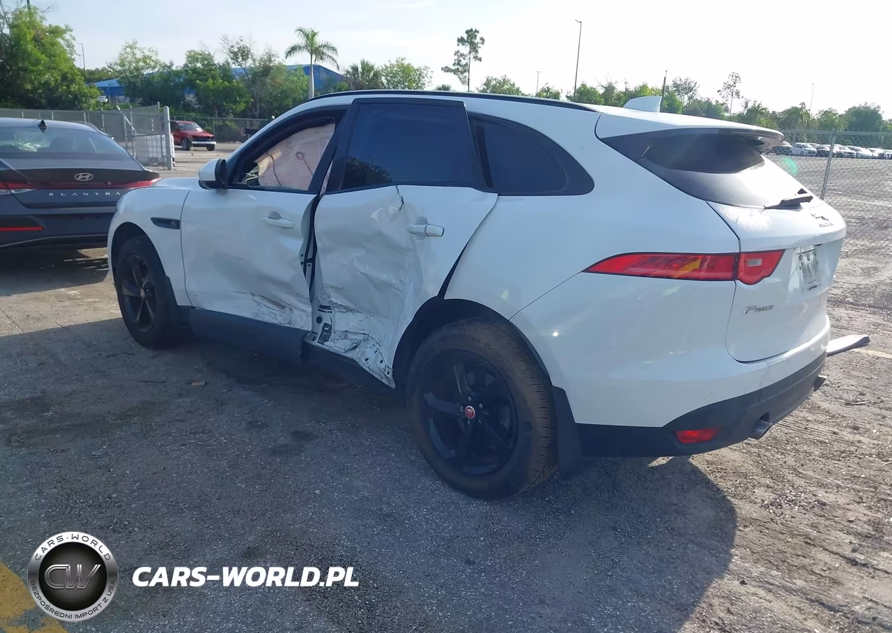 2018 Jaguar F-Pace 25T Premium VIN:SADCJ2FX9JA272315 - 3