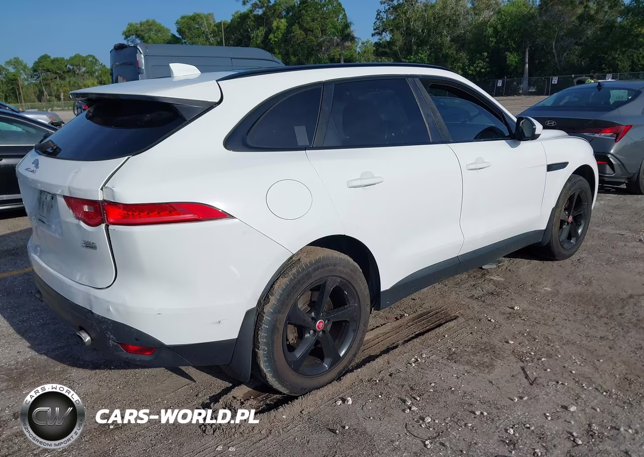 2018 Jaguar F-Pace 25T Premium VIN:SADCJ2FX9JA272315 - 4