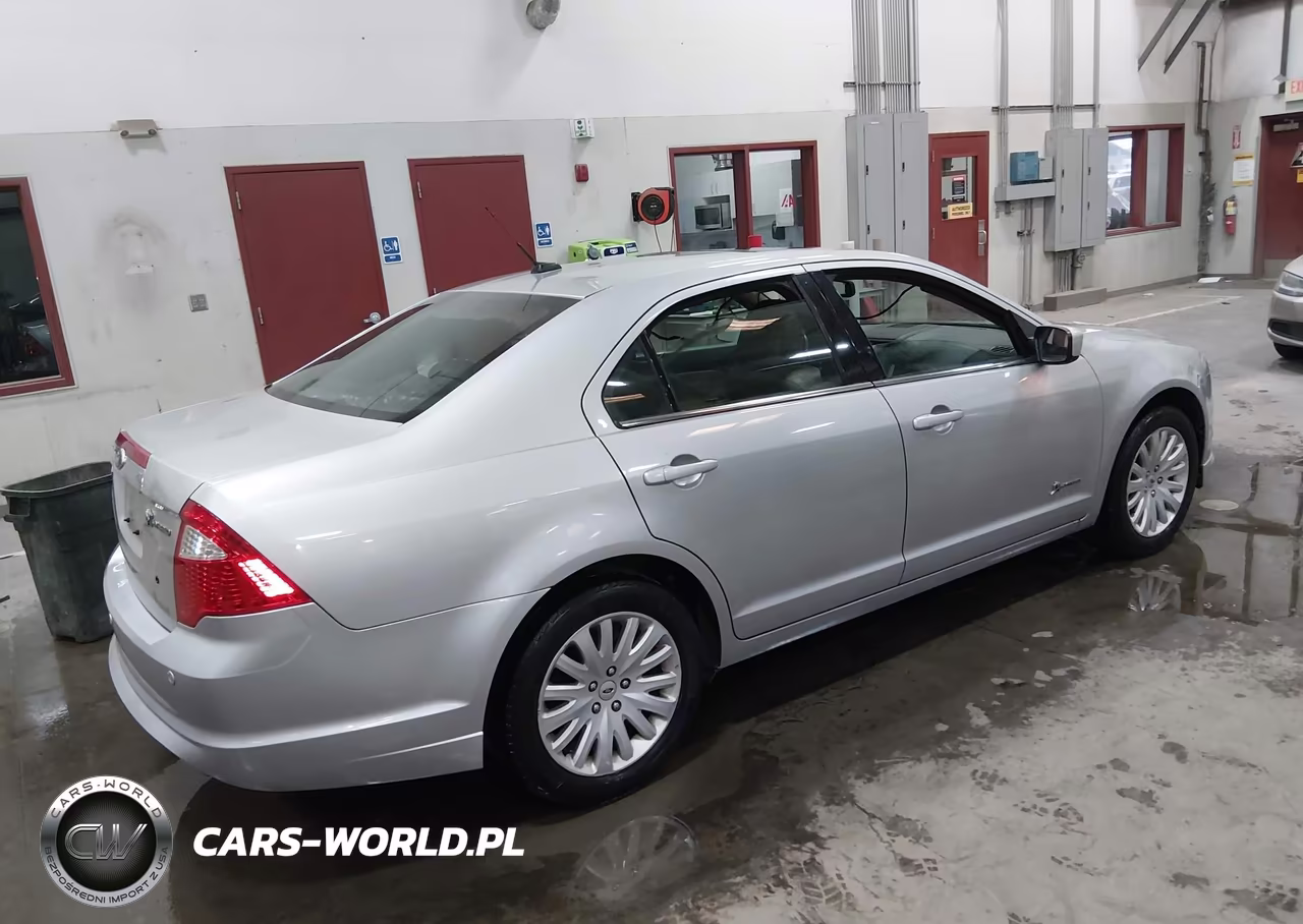 2010 Ford Fusion Hybrid VIN:3FADP0L33AR367002 - 4