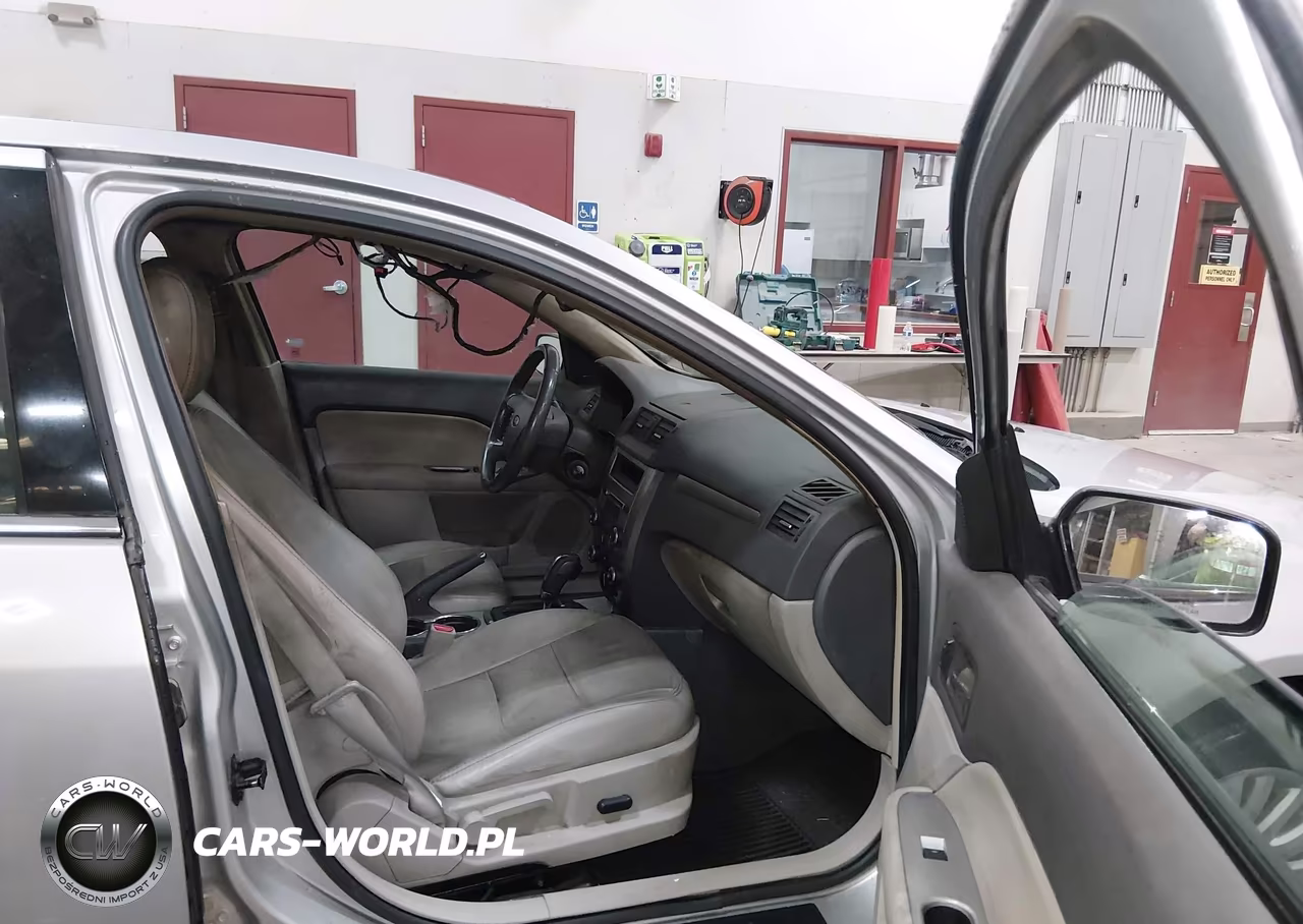 2010 Ford Fusion Hybrid VIN:3FADP0L33AR367002 - 5