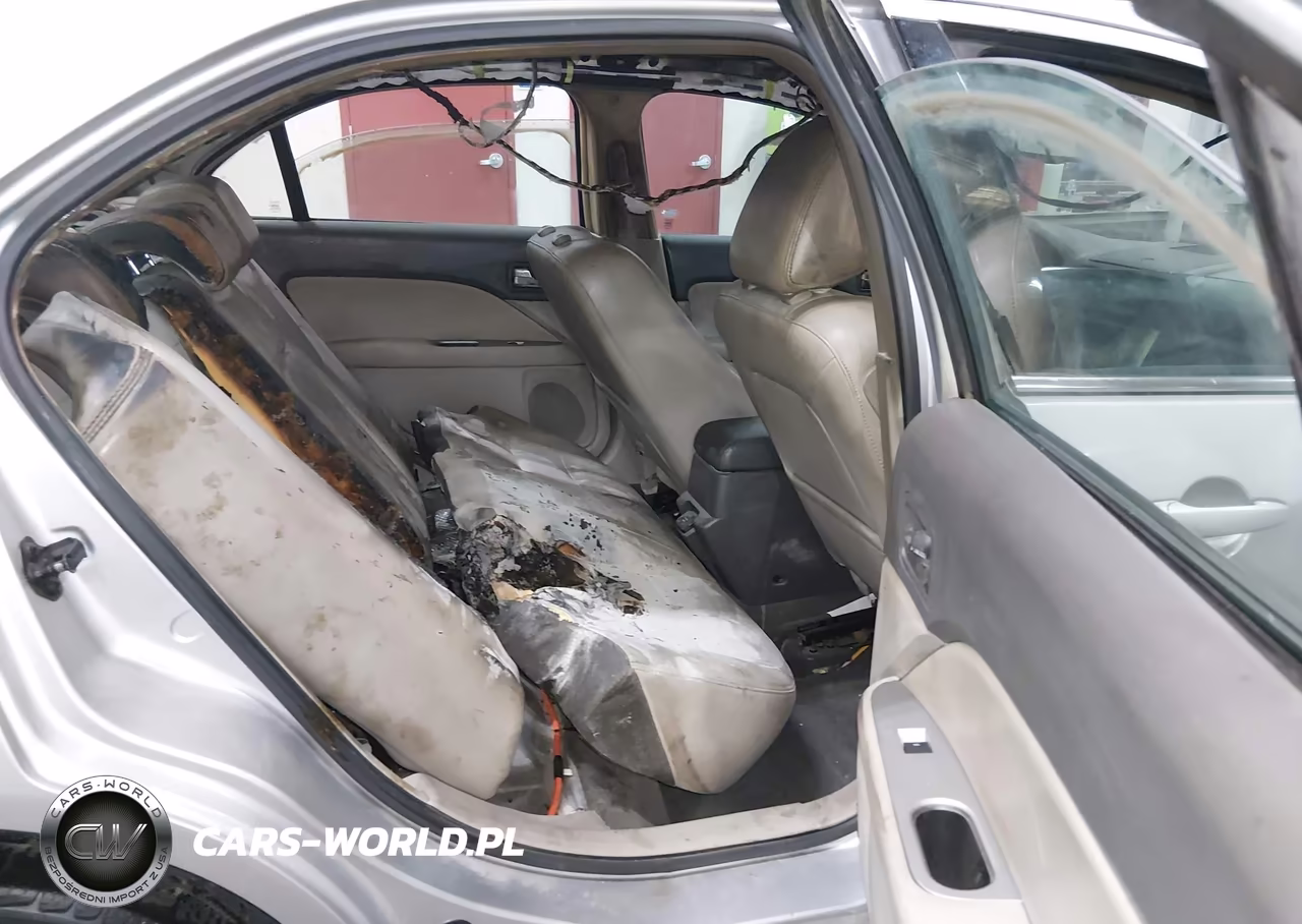 2010 Ford Fusion Hybrid VIN:3FADP0L33AR367002 - 8