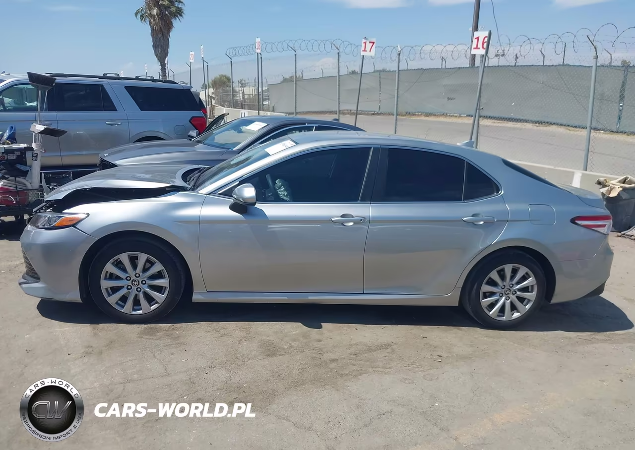 2020 Toyota Camry Le VIN:4T1C11AK6LU973733 - 14