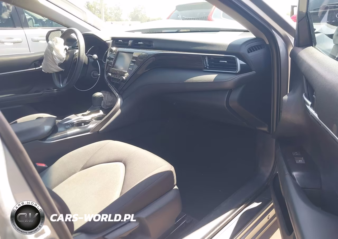 2020 Toyota Camry Le VIN:4T1C11AK6LU973733 - 5