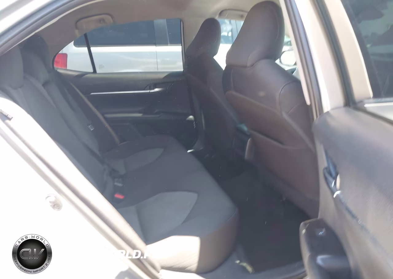 2020 Toyota Camry Le VIN:4T1C11AK6LU973733 - 8