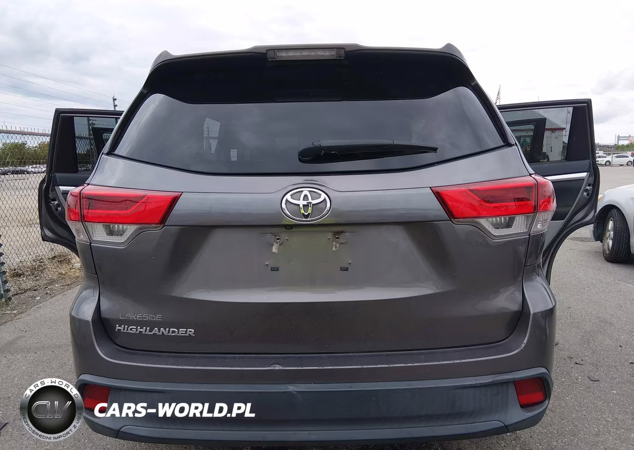 2019 Toyota Highlander Le VIN:5TDZZRFH4KS299426 - 17