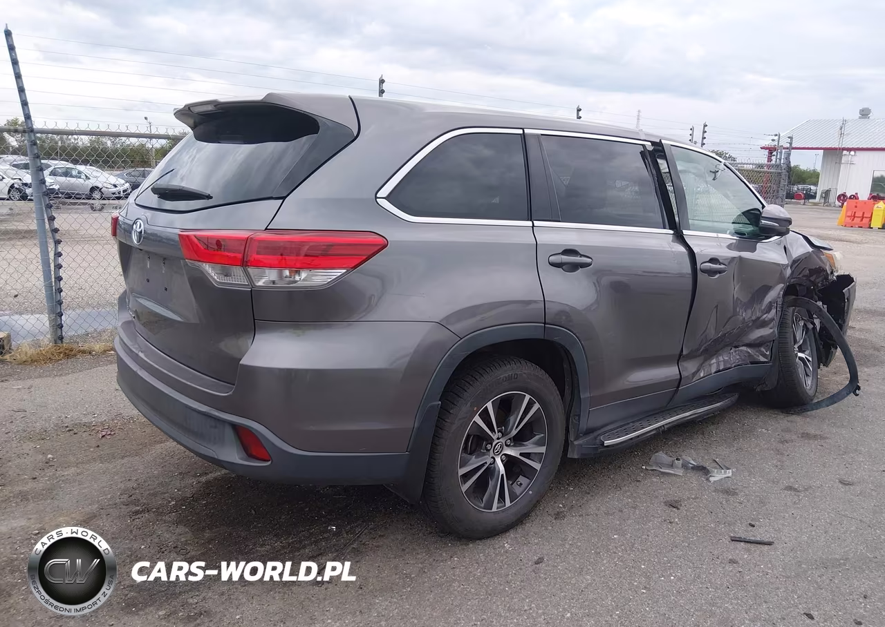 2019 Toyota Highlander Le VIN:5TDZZRFH4KS299426 - 4