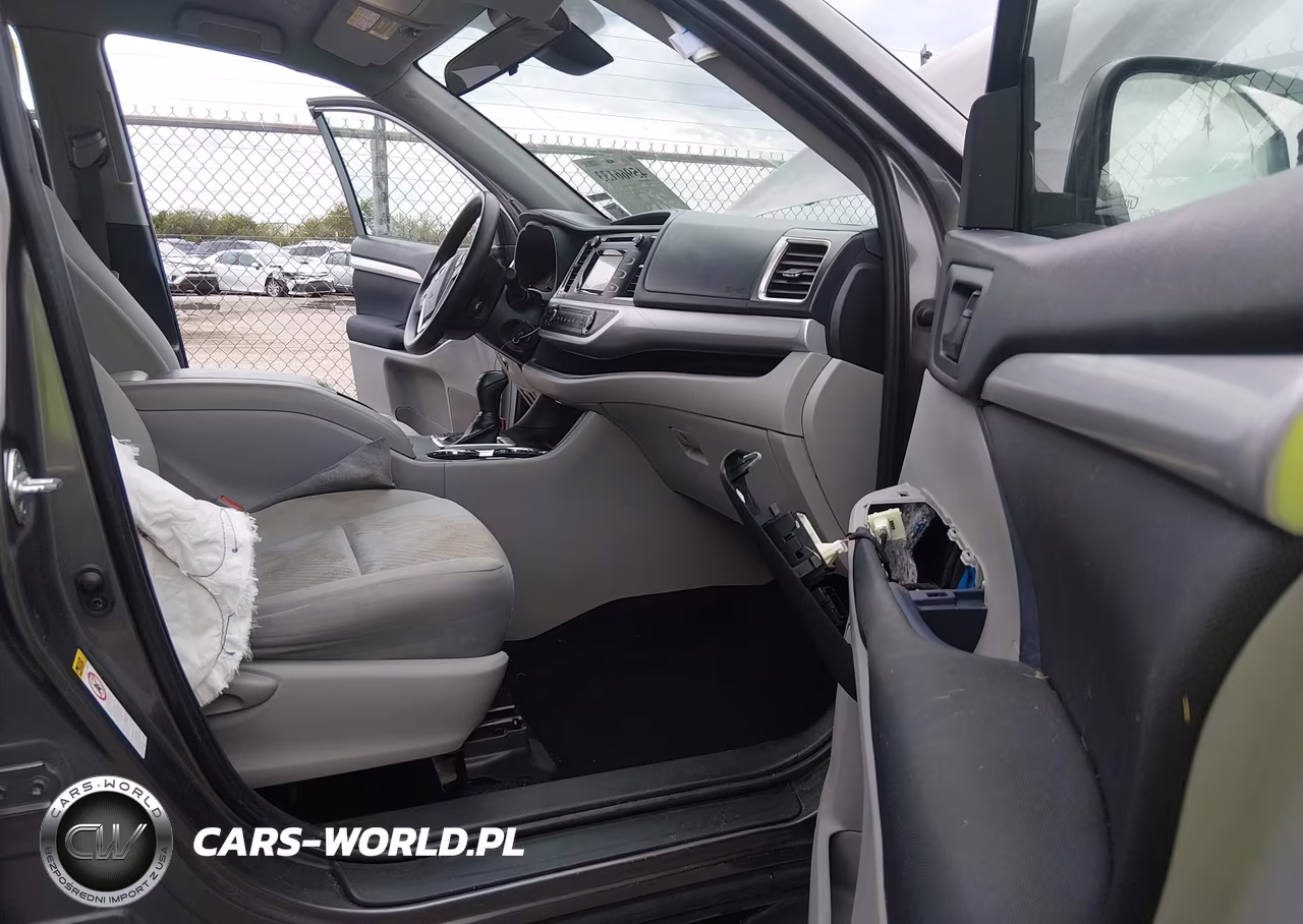 2019 Toyota Highlander Le VIN:5TDZZRFH4KS299426 - 5
