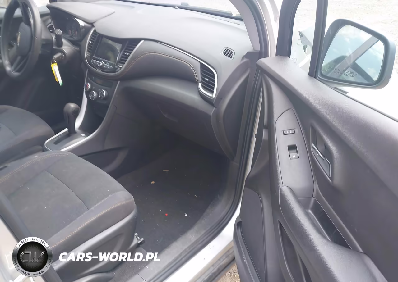 2018 Chevrolet Trax Ls VIN:3GNCJNSB6JL246293 - 5