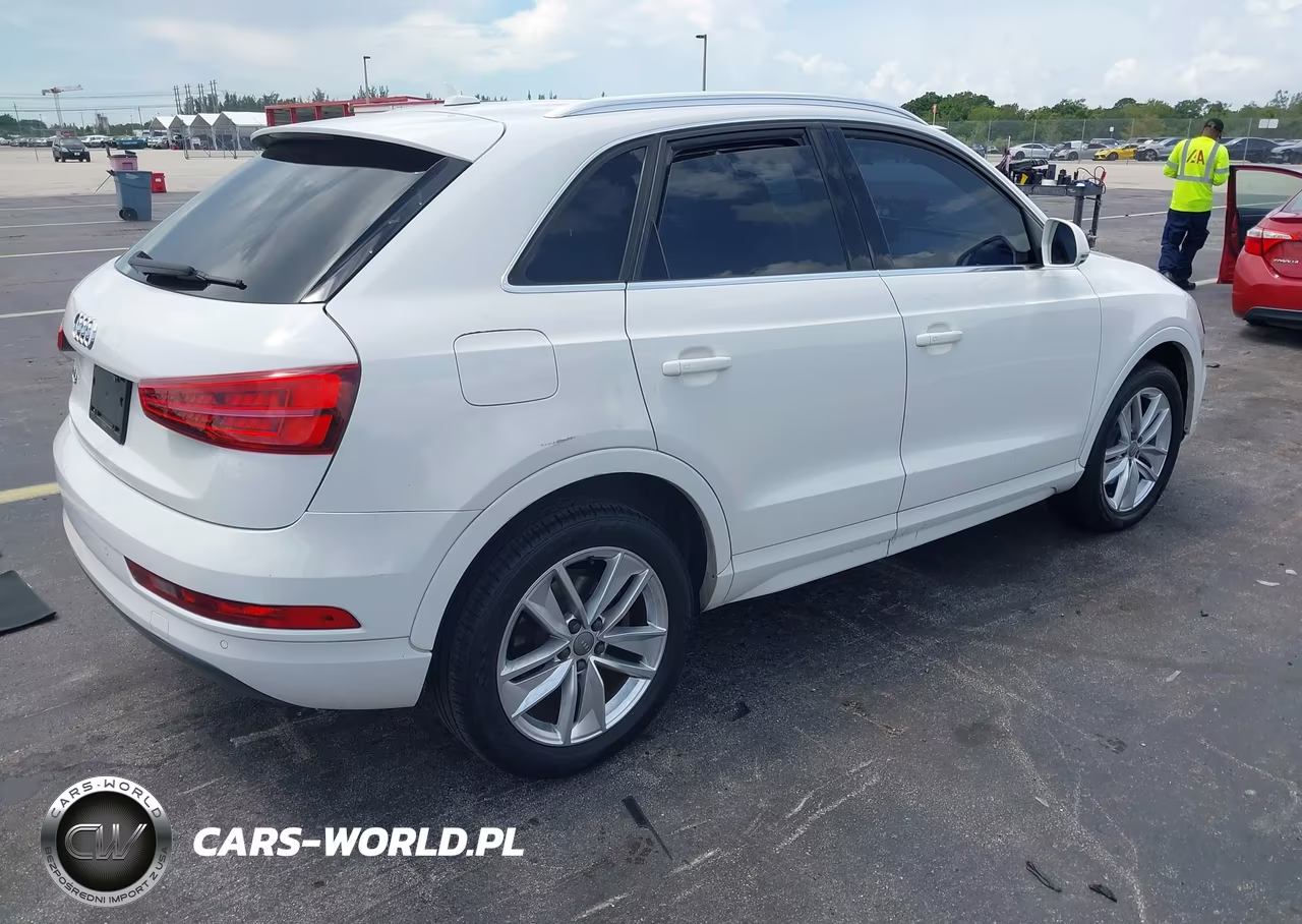 2016 Audi Q3 2.0T Premium Plus VIN:WA1BFCFS2GR009770 - 4