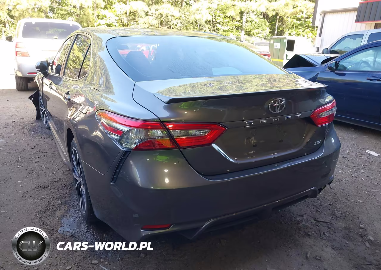 2018 Toyota Camry Se VIN:4T1B11HK0JU618975 - 3