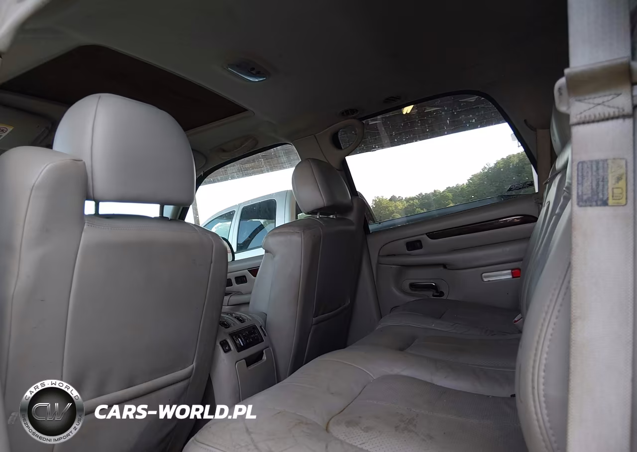 2002 Cadillac Escalade Standard VIN:1GYEC63T22R186252 - 8