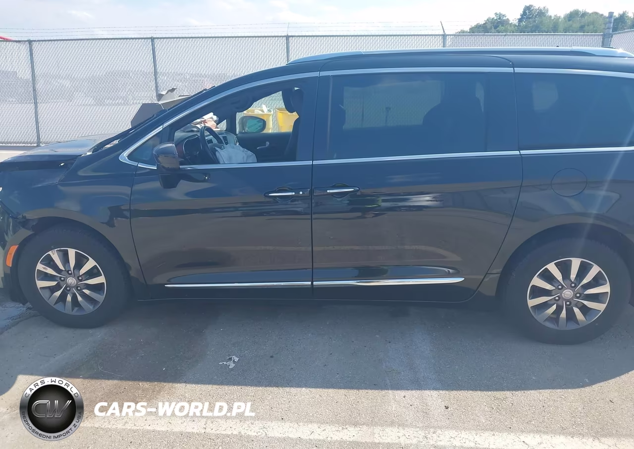 2020 Chrysler Pacifica 35Th Anniversary Touring L Plus VIN:2C4RC1EG7LR101220 - 14