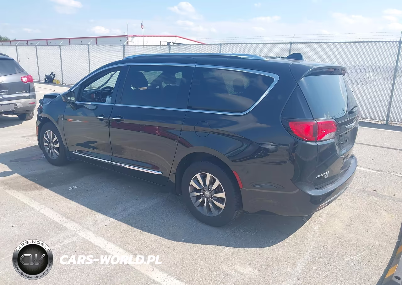 2020 Chrysler Pacifica 35Th Anniversary Touring L Plus VIN:2C4RC1EG7LR101220 - 3