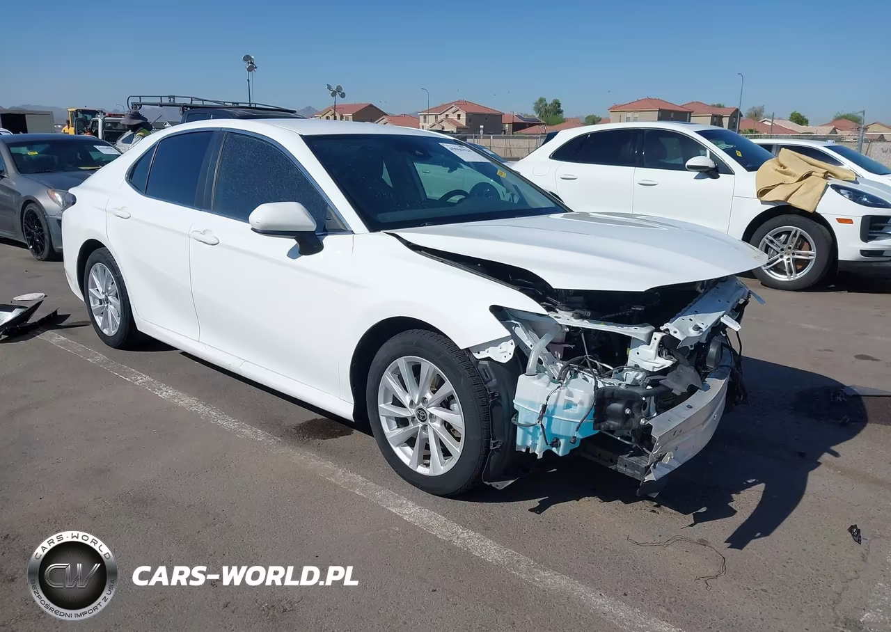 2022 Toyota Camry Le – zdjęcie 1 z 17