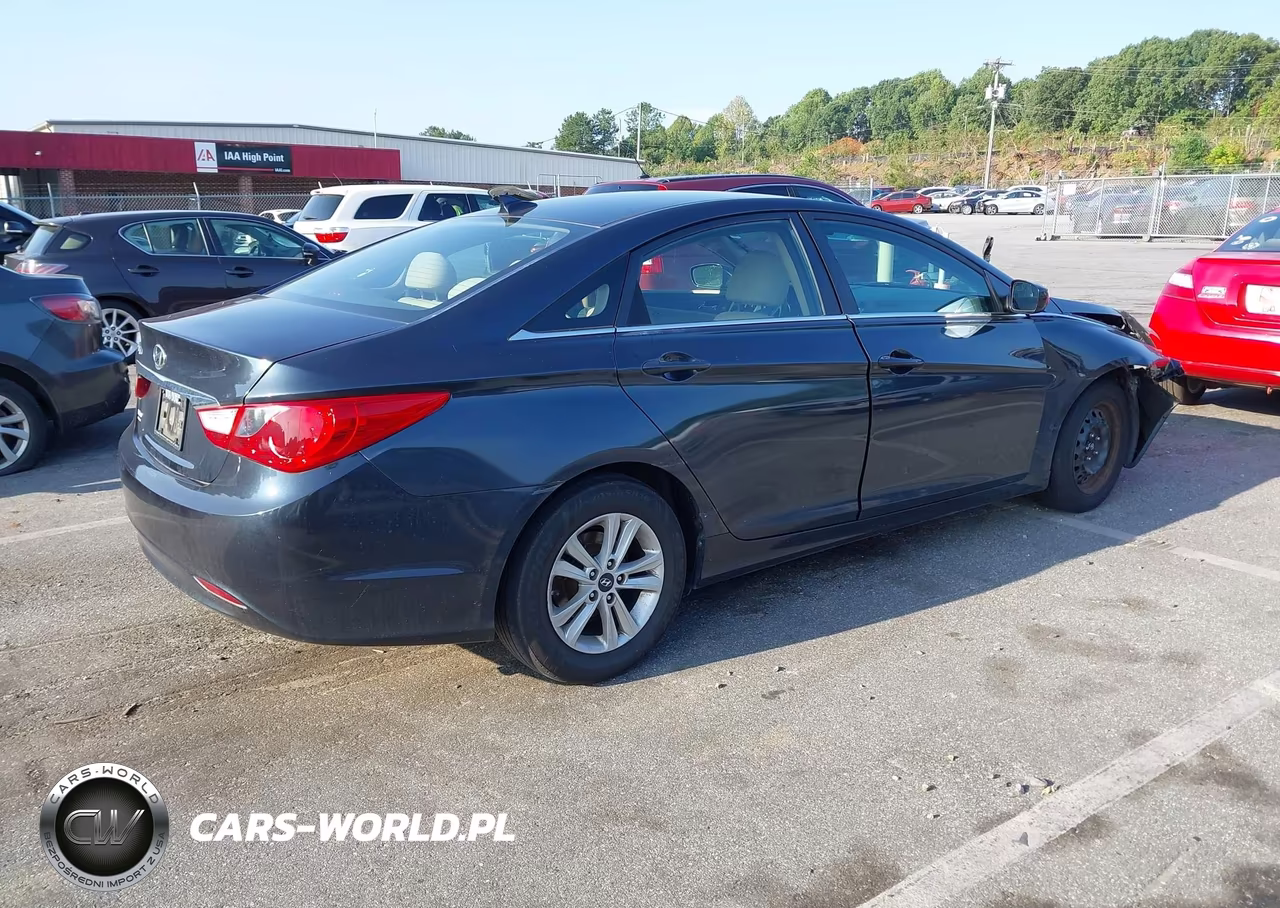 2012 Hyundai Sonata Gls VIN:5NPEB4AC3CH336801 - 4