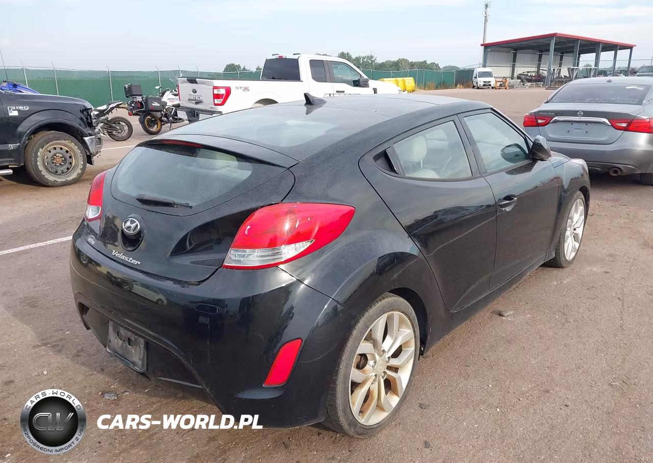 2013 Hyundai Veloster Base W-Gray VIN:KMHTC6AD4DU165150 - 4