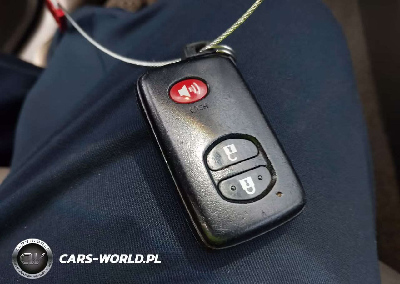 2011 Toyota Prius Two VIN:JTDKN3DU9B5311862 - 11