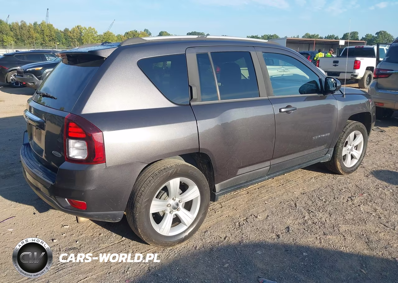 2015 Jeep Compass Latitude VIN:1C4NJCEB9FD361632 - 4