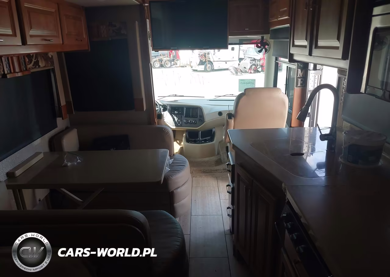 2018 Ford F53 VIN:1F66F5DY6J0A13815 - 11